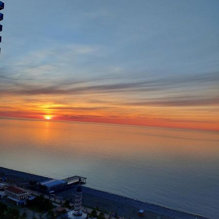 Номера На Высоких Этажах 24,31 Lägenhet Batumi Exteriör bild