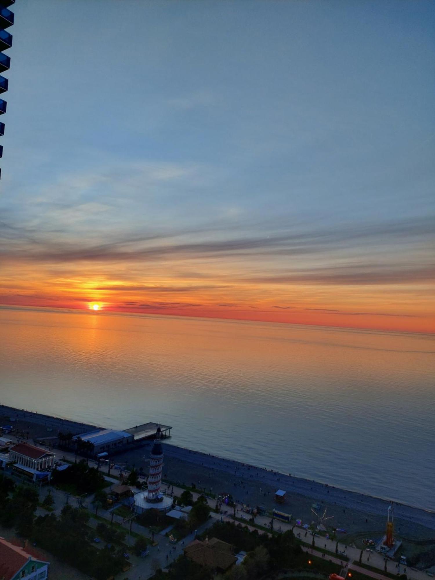 Номера На Высоких Этажах 24,31 Lägenhet Batumi Exteriör bild