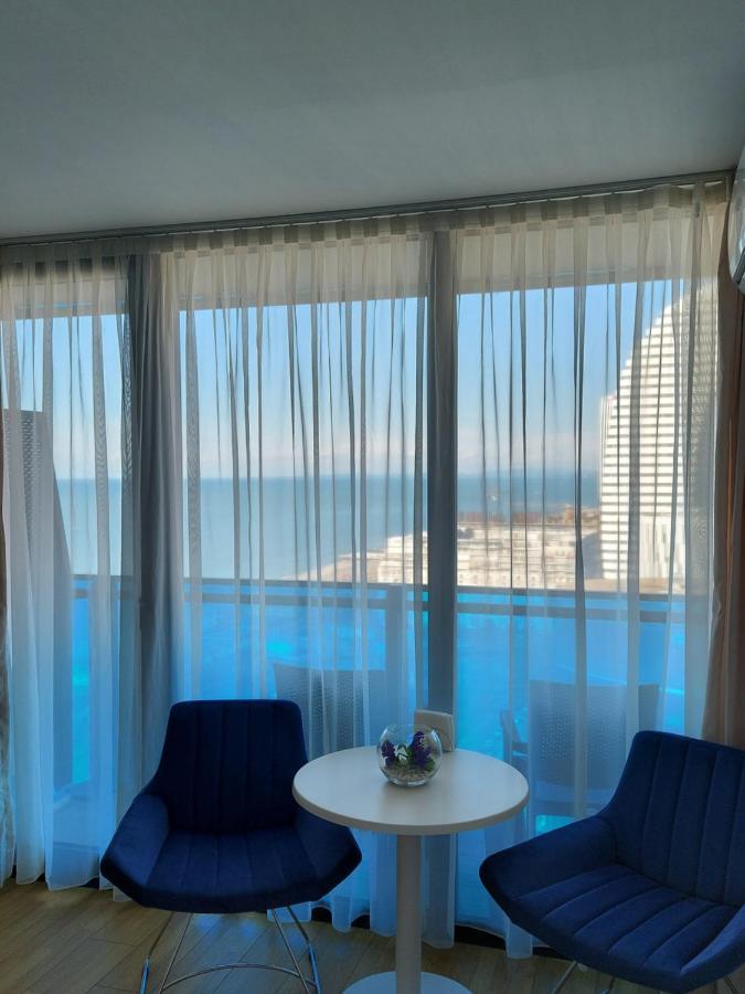 Номера На Высоких Этажах 24,31 Lägenhet Batumi Rum bild