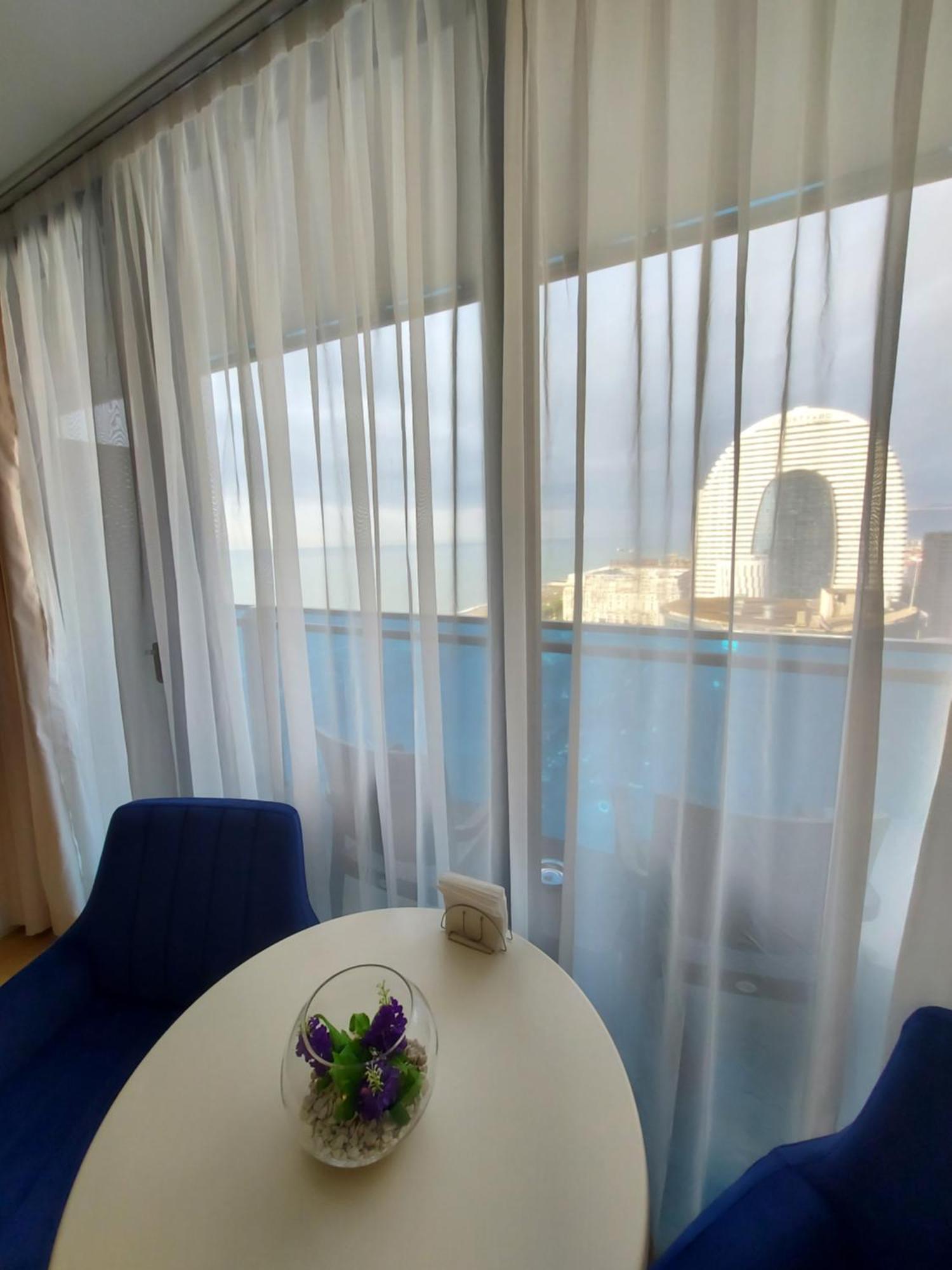 Номера На Высоких Этажах 24,31 Lägenhet Batumi Rum bild