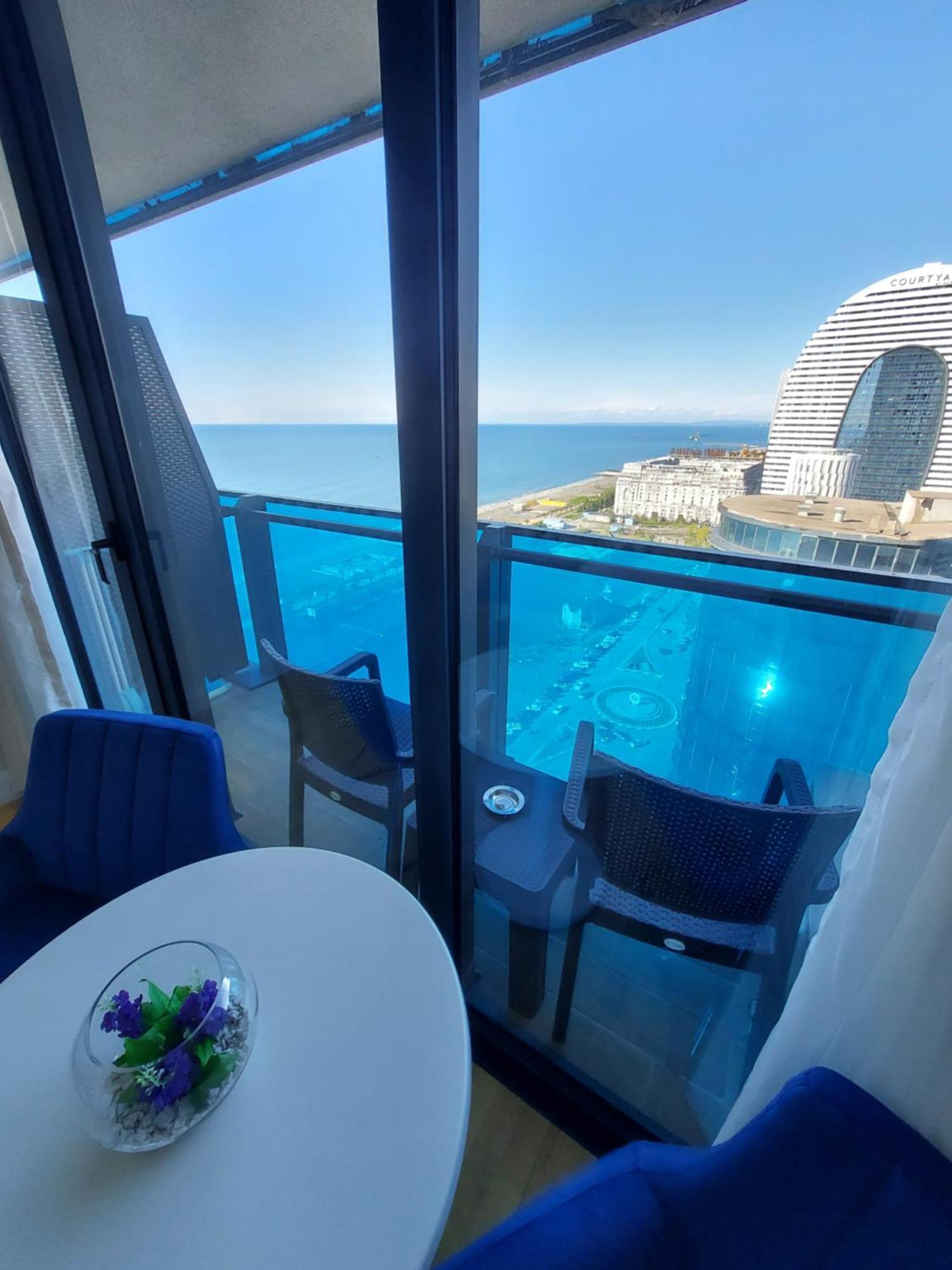 Номера На Высоких Этажах 24,31 Lägenhet Batumi Rum bild