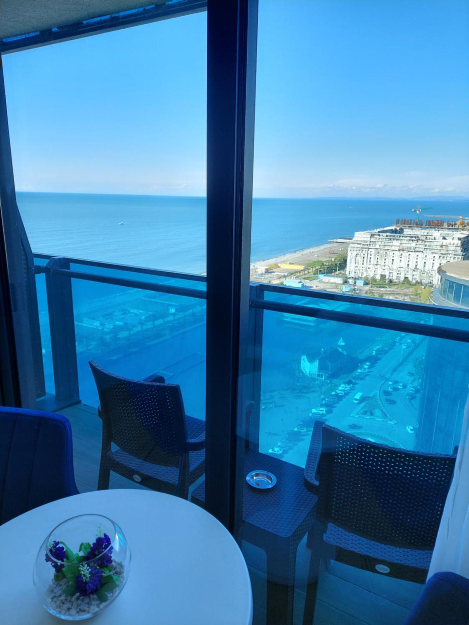 Номера На Высоких Этажах 24,31 Lägenhet Batumi Rum bild