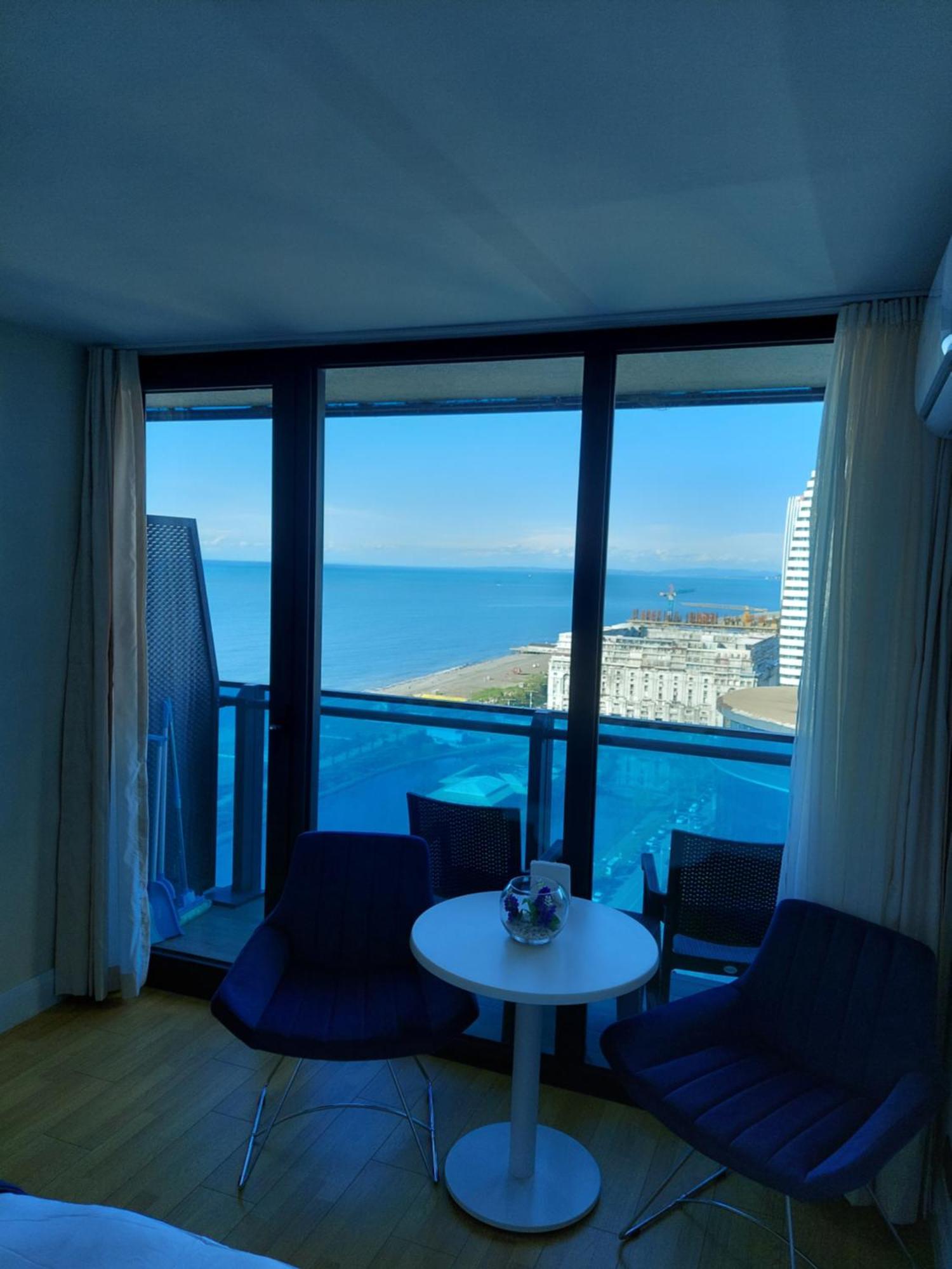 Номера На Высоких Этажах 24,31 Lägenhet Batumi Rum bild